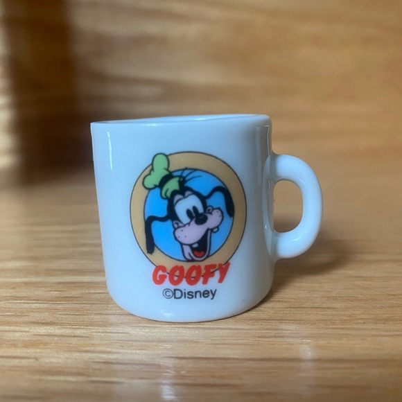 3/$20 ✨ Vintage Disney Collectible Mini Mugs Cups - Picture 4 of 8